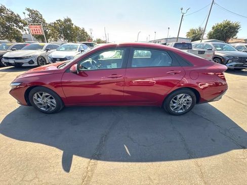 Used 2024 Hyundai Elantra SEL FWD image 2
