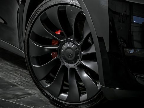 Used 2023 Tesla Model Y Long Range image 3