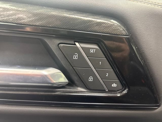 Used 2025 GMC Yukon AT4 AWD/4WD image 38