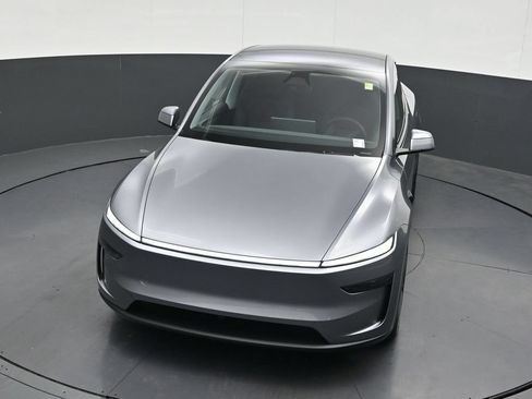 Used 2026 Tesla Model Y 2WD image 21