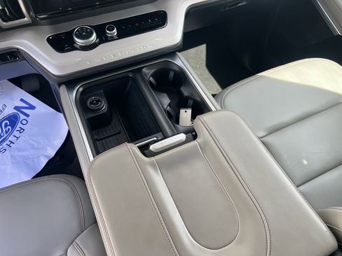 Used 2025 Ford Expedition Active image 23