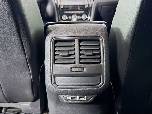 Used 2022 Volkswagen Passat 2.0T SE image 33