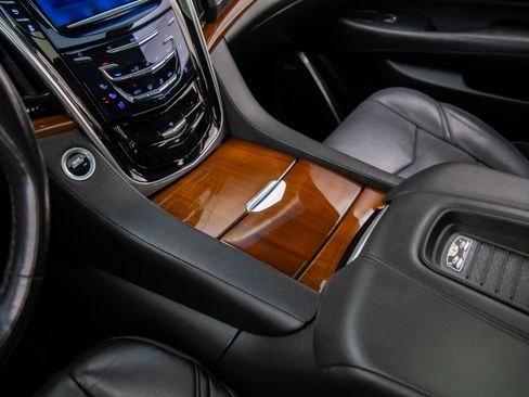 Used 2019 Cadillac Escalade Luxury image 15