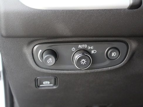 Used 2024 GMC Terrain SLT image 28