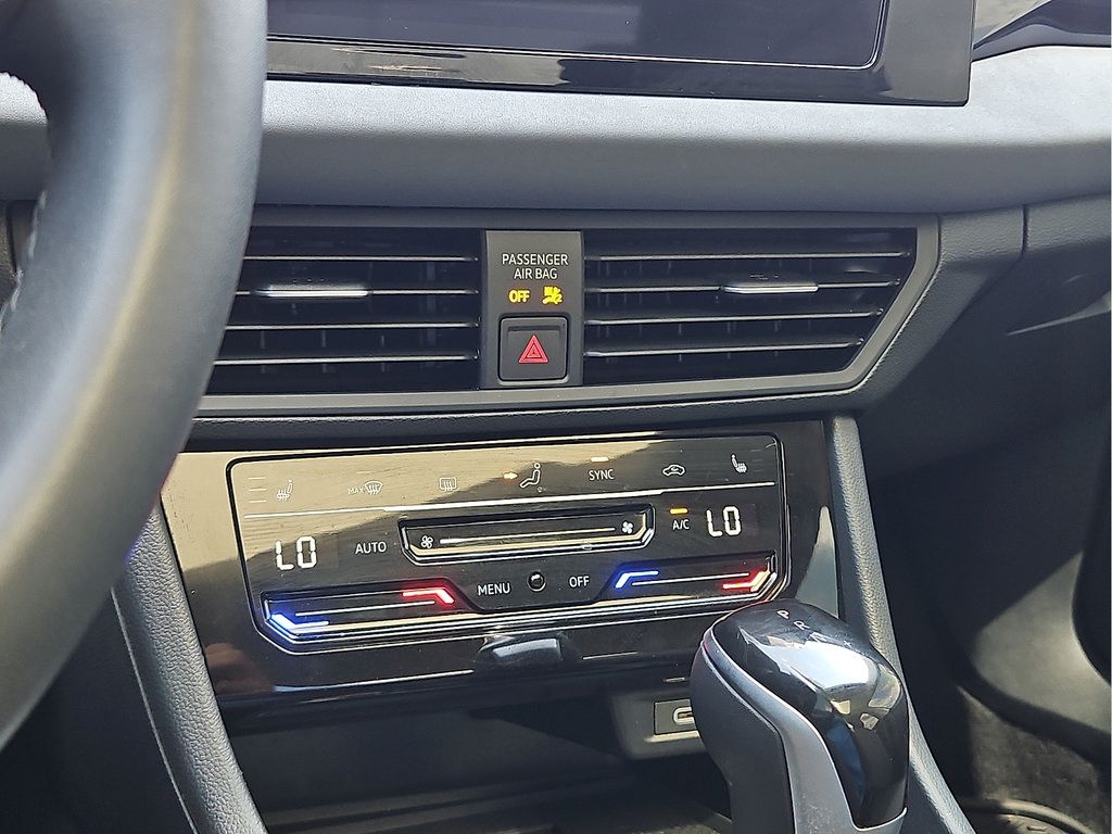Used 2026 Volkswagen Jetta SE FWD image 17