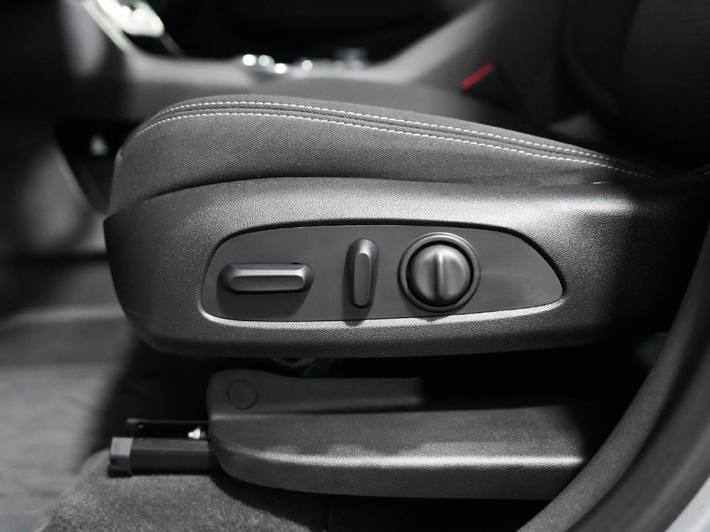 Used 2023 GMC Terrain SLE w/ Driver Convenience Package AWD/4WD image 29