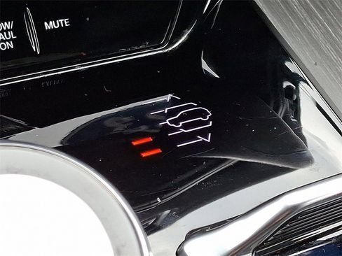 Used 2023 Jeep Wagoneer Series III w/ Preferred Equipment Group image 26