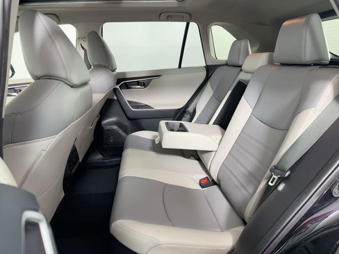 Used 2019 Toyota RAV4 Limited image 13