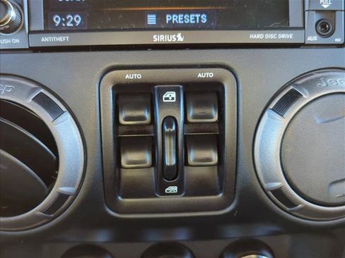 Used 2018 Jeep Wrangler Unlimited Sport image 15