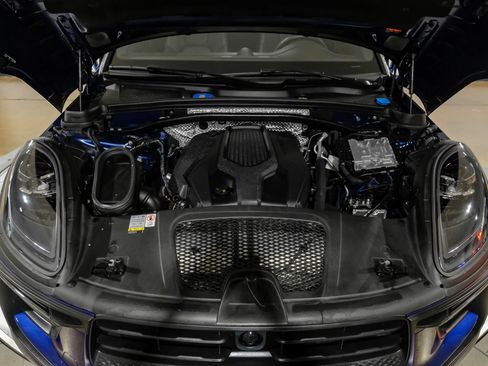Used 2023 Porsche Macan Turbo AWD/4WD image 52