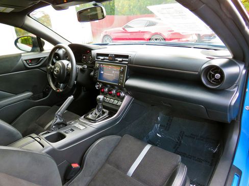 Used 2023 Toyota GR86 Premium image 17