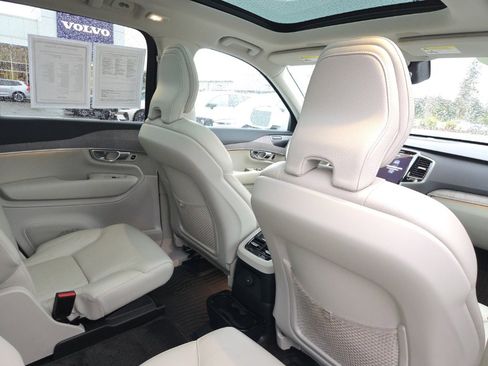 Used 2023 Volvo XC90 T8 Plus image 8