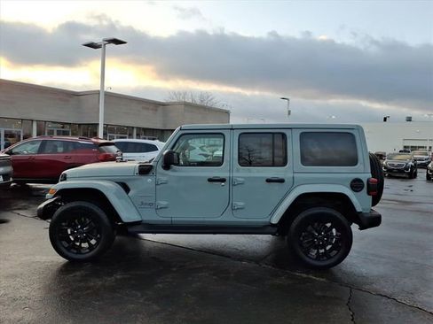 Used 2024 Jeep Wrangler Unlimited Sahara image 10