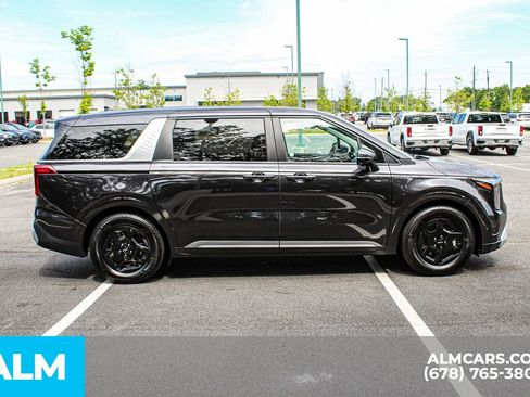 Used 2025 Kia Carnival FWD image 9
