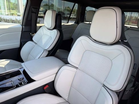 New 2026 Lincoln Aviator Black Label w/ Dynamic Handling Package AWD/4WD image 13