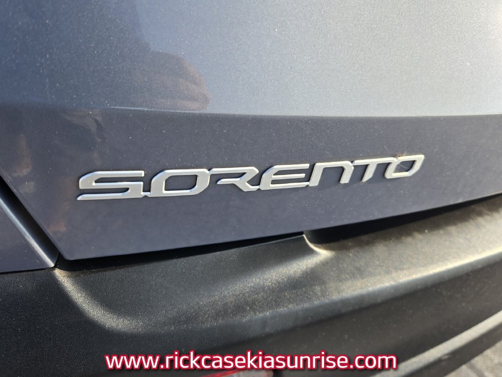 Used 2023 Kia Sorento LX FWD image 7