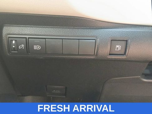 Used 2024 Toyota Corolla LE w/ LE Convenience Package FWD image 30