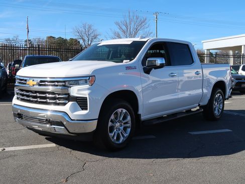 Used 2025 Chevrolet Silverado 1500 LTZ w/ Technology Package image 5