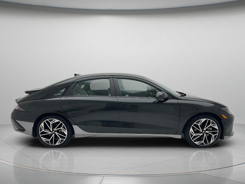 Used 2024 Hyundai Ioniq 6 SEL AWD/4WD image 3