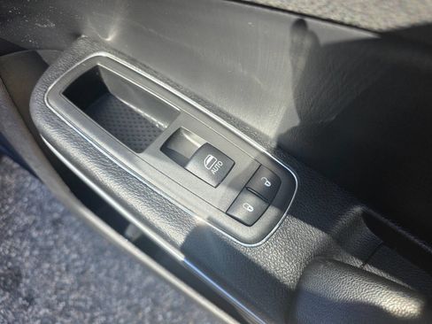 Used 2019 Chrysler 300 S image 33