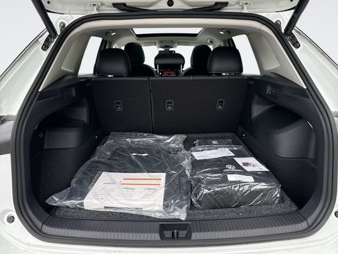 New 2026 Volkswagen Tiguan SE AWD/4WD image 19