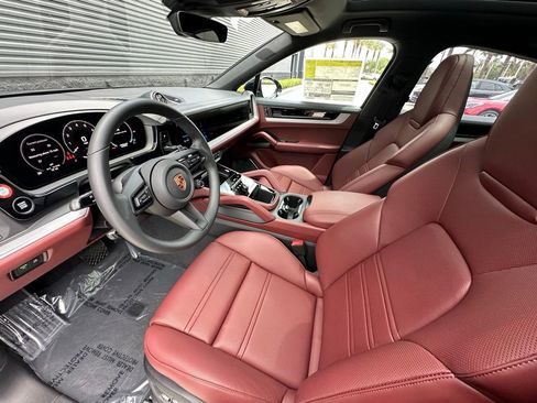 Used 2026 Porsche Cayenne E-Hybrid Coupe AWD/4WD image 4