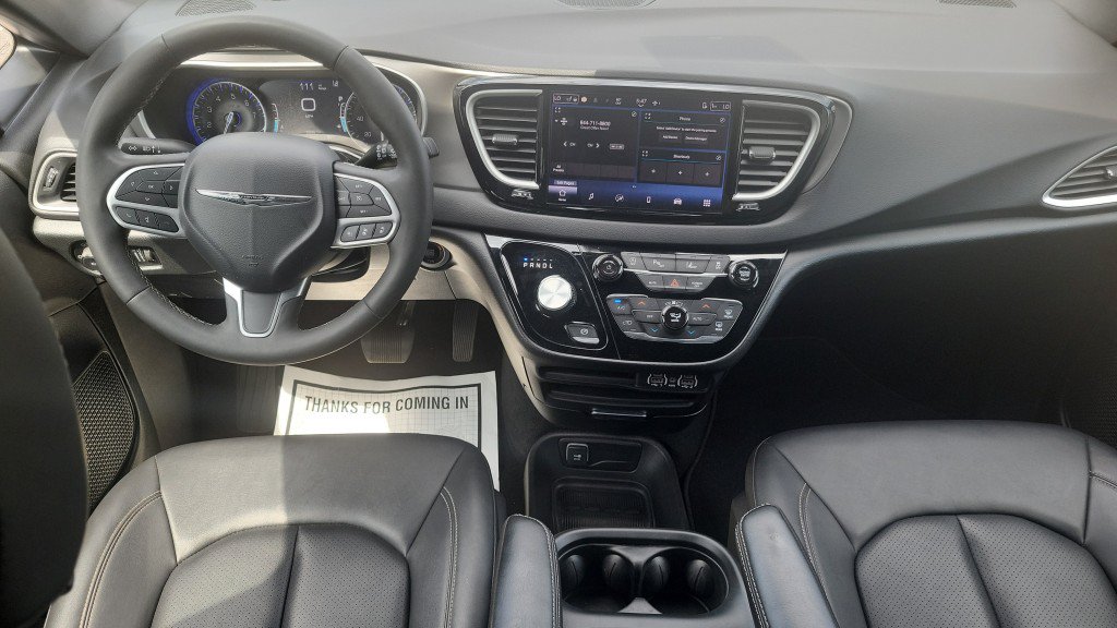 Used 2025 Chrysler Pacifica Select FWD image 26