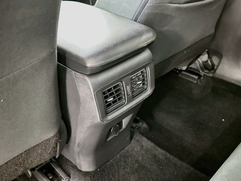 Used 2025 Toyota RAV4 LE AWD/4WD image 28