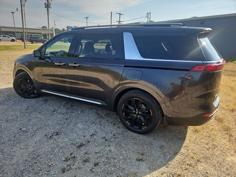 Used 2022 Kia Carnival SX FWD image 7
