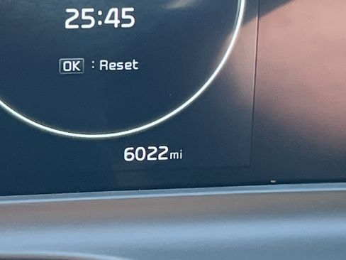 Certified 2025 Kia Seltos SX w/ SX Sunroof Package image 28