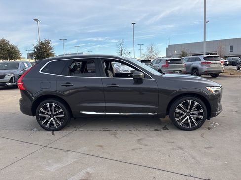 Used 2023 Volvo XC60 B5 Ultimate w/ Climate Package image 4