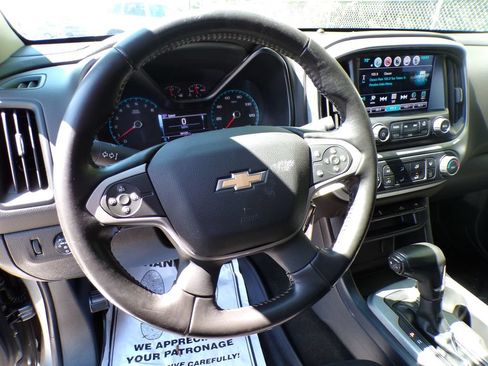 Used 2018 Chevrolet Colorado LT w/ LT Convenience Package RWD image 12