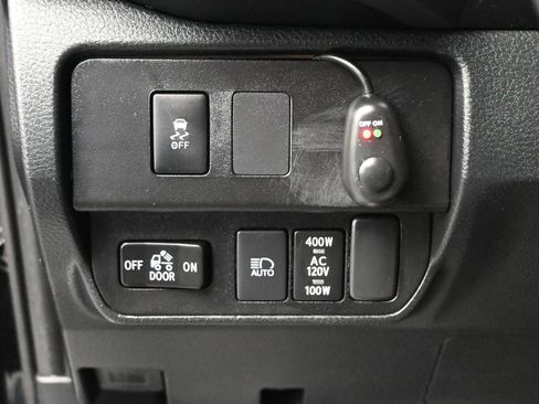 Used 2021 Toyota Tacoma TRD Off-Road AWD/4WD image 4