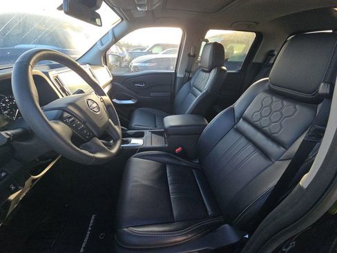 Certified 2025 Nissan Frontier SL image 7