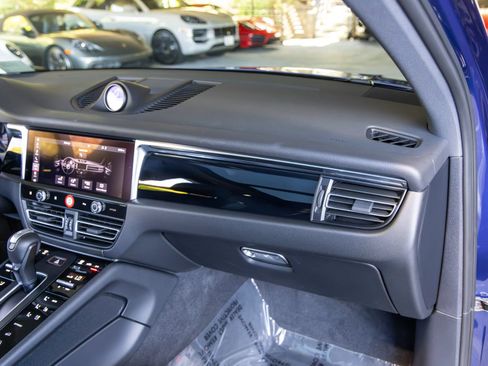 Certified 2026 Porsche Macan AWD/4WD image 63