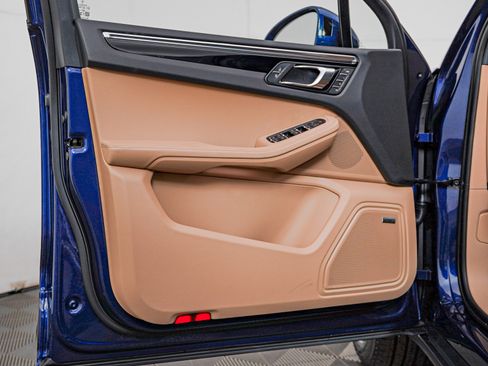 New 2026 Porsche Macan image 25