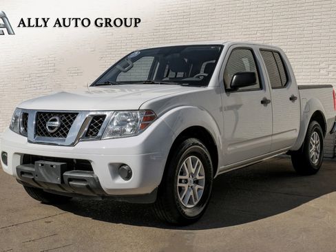 Used 2019 Nissan Frontier SV image 1