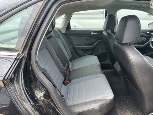 Used 2025 Volkswagen Jetta SE FWD image 11