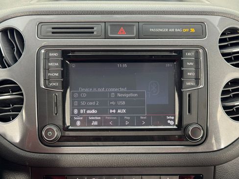 Used 2017 Volkswagen Tiguan Sport image 25