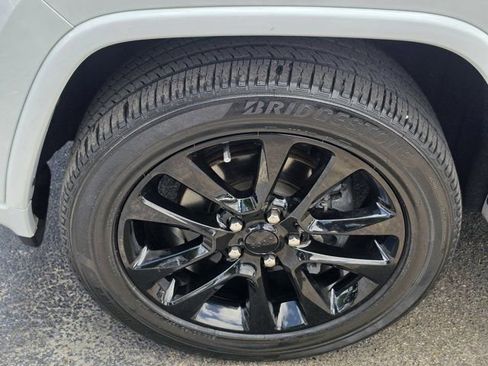 Used 2020 Jeep Grand Cherokee Altitude AWD/4WD image 10