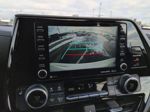 Used 2021 Toyota Highlander XLE image 32