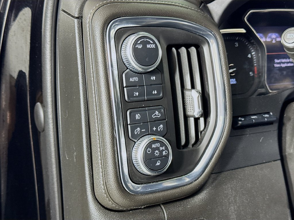 Used 2022 GMC Sierra 3500 Denali w/ Denali Black Diamond Edition AWD/4WD image 16
