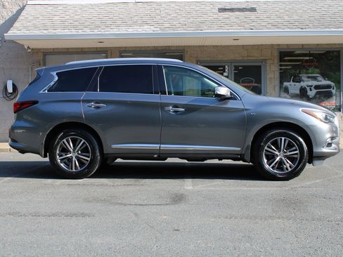 Used 2017 INFINITI QX60 AWD w/ Premium Plus Package image 24