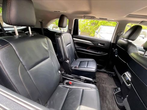 Used 2018 Toyota Highlander XLE image 20