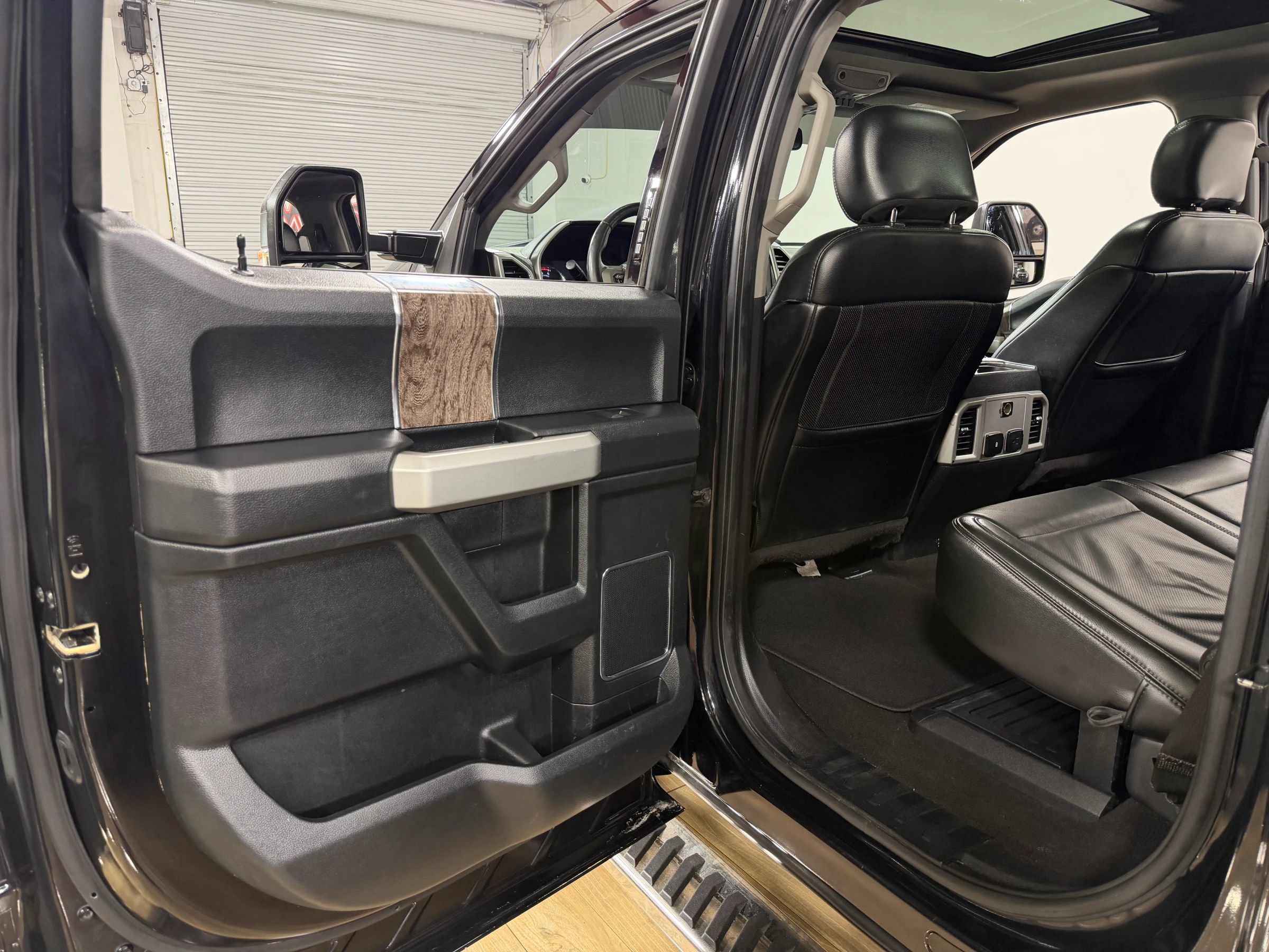Used 2019 Ford F250 Lariat w/ Lariat Ultimate Package AWD/4WD image 16
