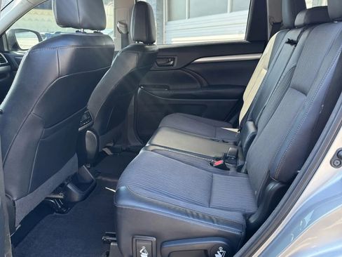 Used 2014 Toyota Highlander LE image 11
