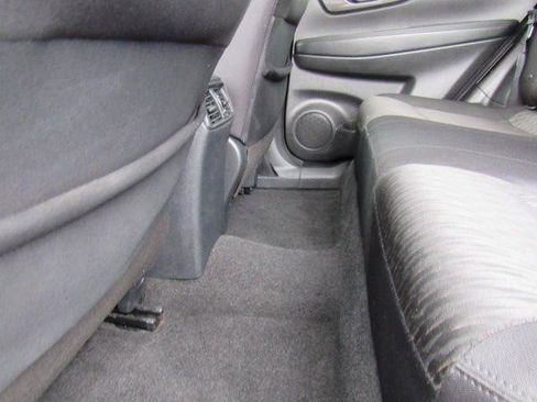 Used 2019 Nissan Rogue SV image 23