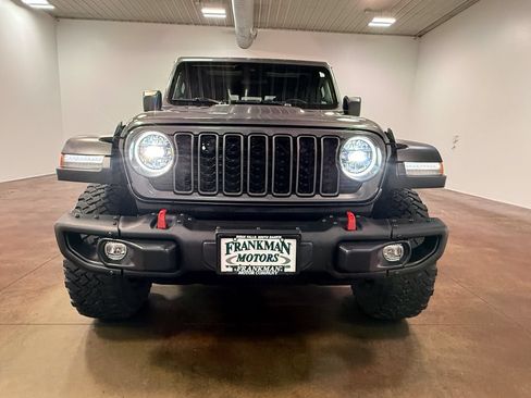 Used 2024 Jeep Gladiator Rubicon w/ Convenience Group AWD/4WD image 41