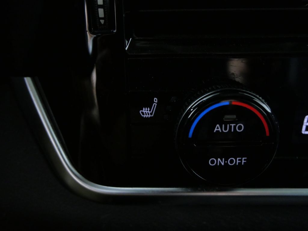Used 2021 Nissan Rogue SV w/ Premium Package AWD/4WD image 22