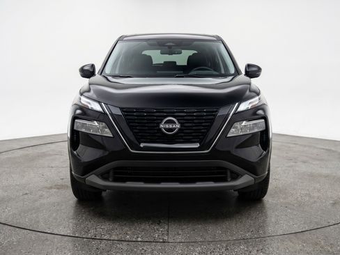 Used 2025 Nissan Rogue SV AWD/4WD image 2
